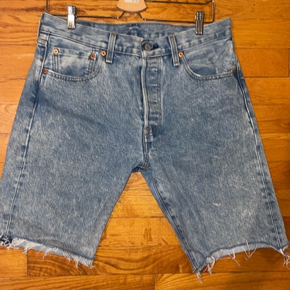 Men’s cutoff Levi’s shorts - Picture 1 of 4
